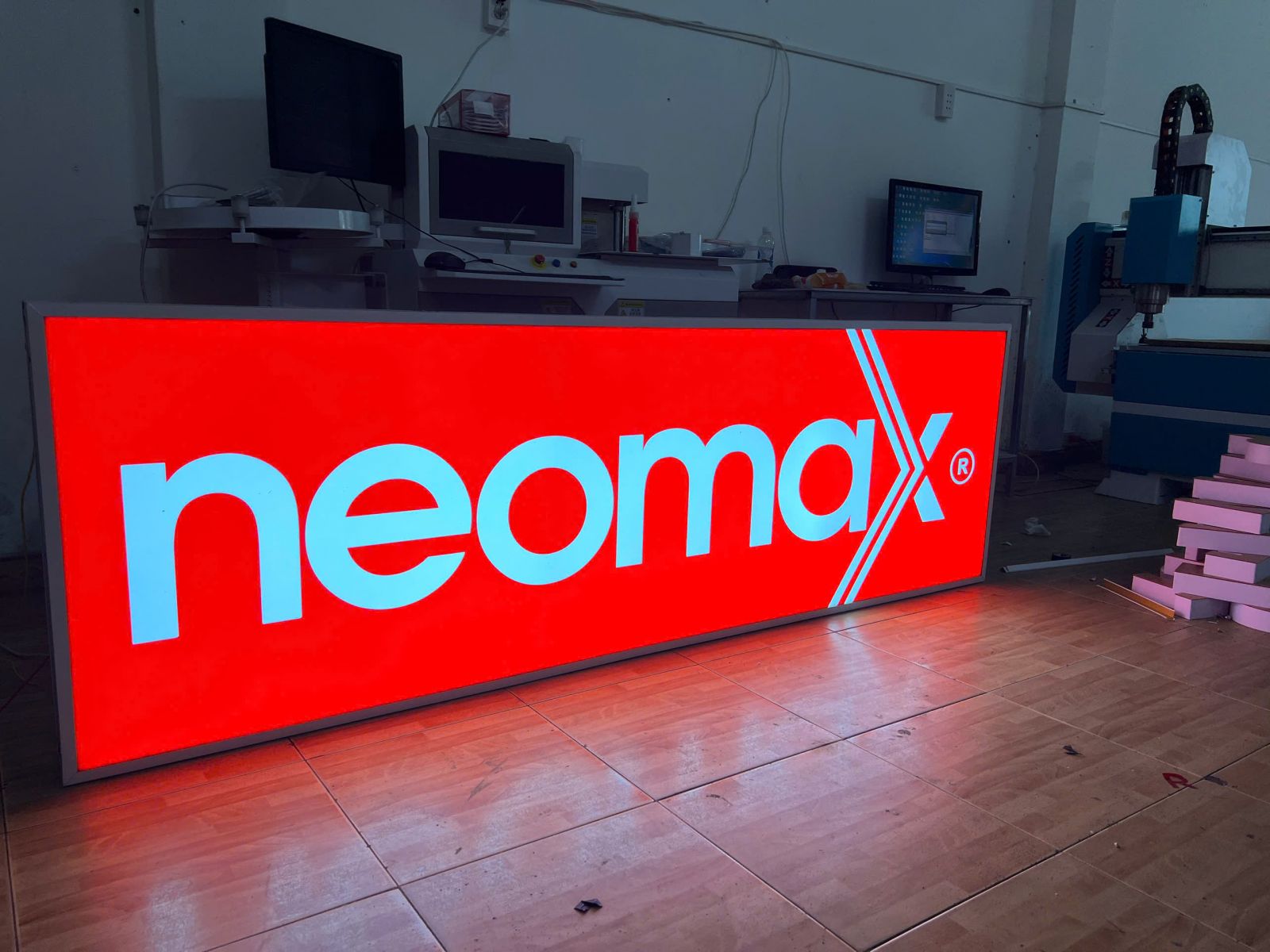 Hộp đèn quảng cáo led Neomax